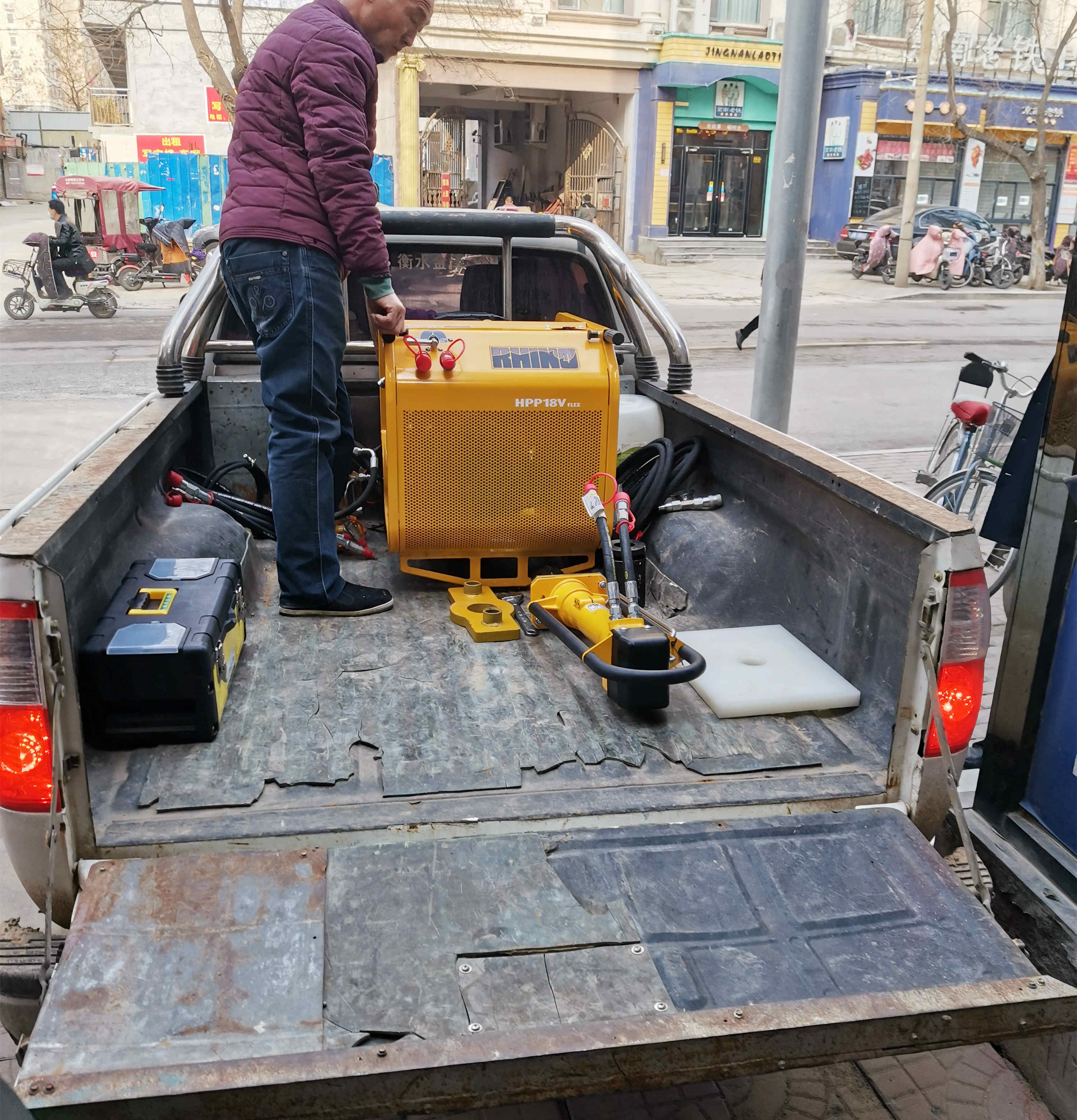 设备装车运输_副本.jpg 设备装车运输_副本.jpg