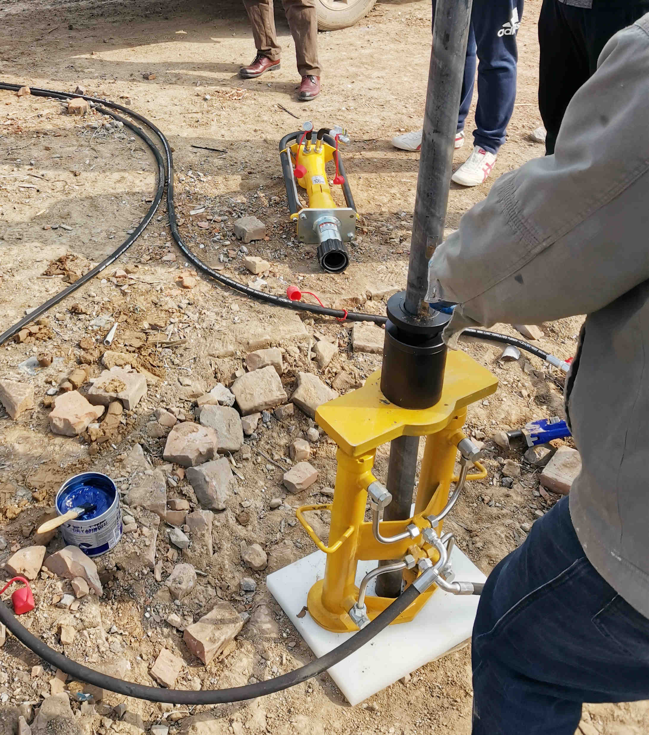 起拔钻杆_副本.jpg 起拔钻杆_副本.jpg