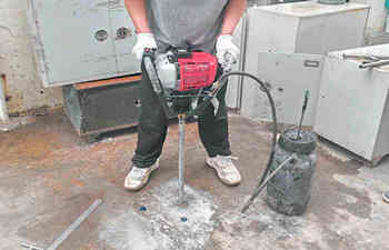 绍尔单人背包钻机操作演示